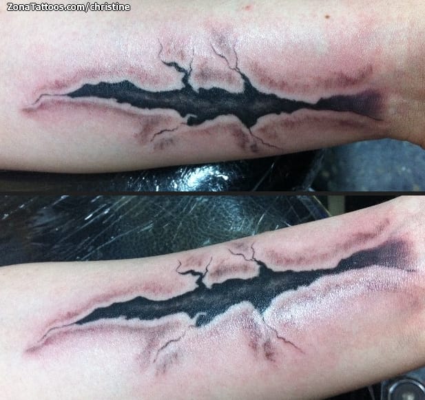 Tattoo photo Cracks