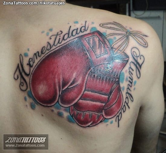 Foto de tatuaje Guantes, Boxeo, Omóplato