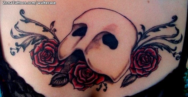 Foto de tatuaje Pecho, Flores, Rosas