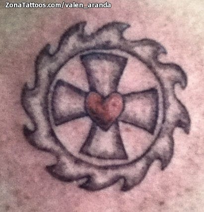 Foto de tatuaje Cruces, Corazones