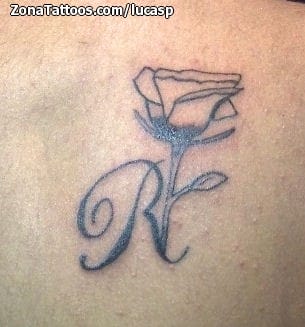 Foto de tatuaje Rosas, Iniciales, Flores