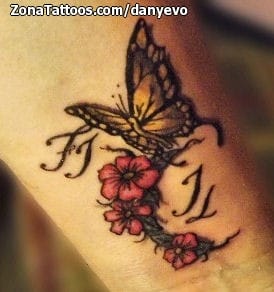 Foto de tatuaje Mariposas, Muñeca, Flores