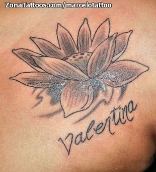 Foto de tatuaje Letras, Flores, Nombres