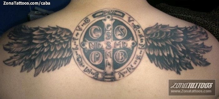 Foto de tatuaje Alas, Cruces, Religiosos