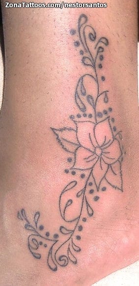 Foto de tatuaje Flores, Filigranas