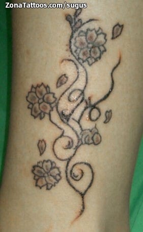 Foto de tatuaje Flores, Filigranas