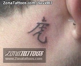 Foto de tatuaje Letras Chinas, Kanjis, Cuello
