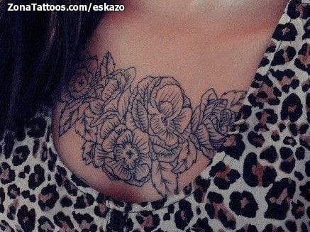 Foto de tatuaje Flores, Pecho