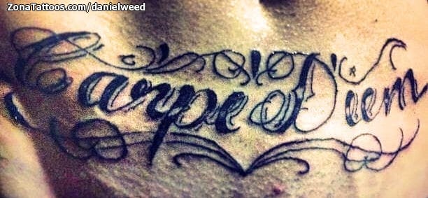 Foto de tatuaje Carpe Diem, Letras, Filigranas