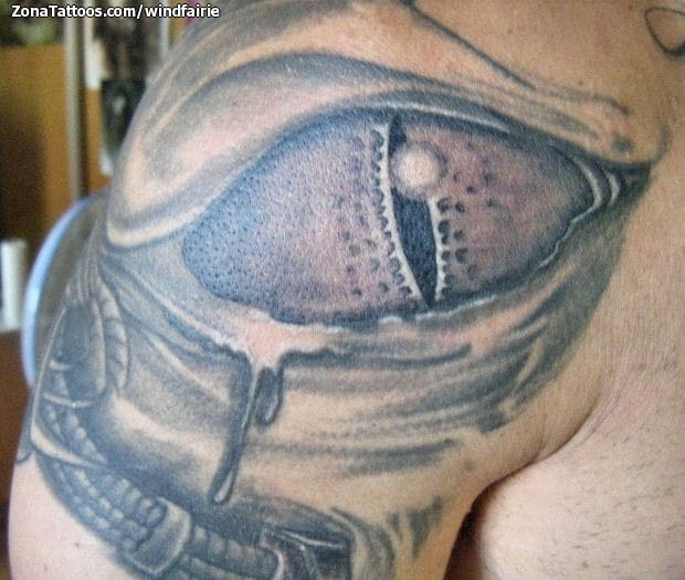 Foto de tatuaje Ojos, Hombro