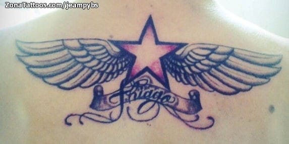 Foto de tatuaje Alas, Estrellas, Letras