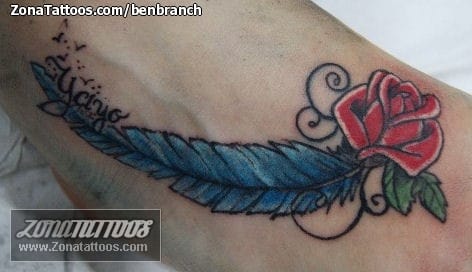 Foto de tatuaje Rosas, Plumas, Flores