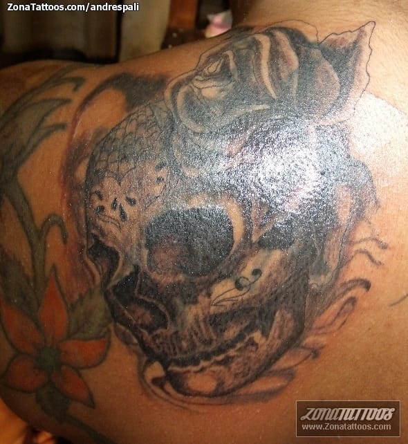 Foto de tatuaje Calaveras, Omóplato