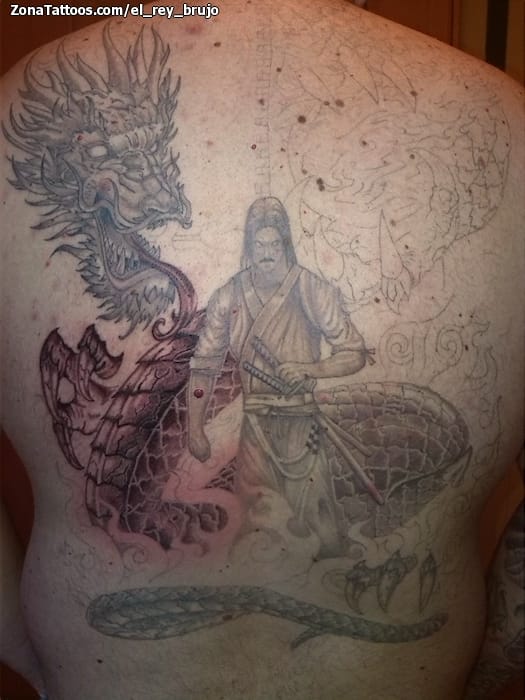 Foto de tatuaje Dragones, Samurais, Espalda