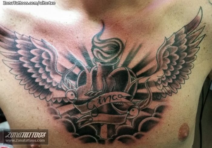 Foto de tatuaje Corazones, Alas, Pecho