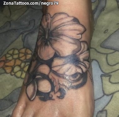 Foto de tatuaje Flores, Empeine, Pie