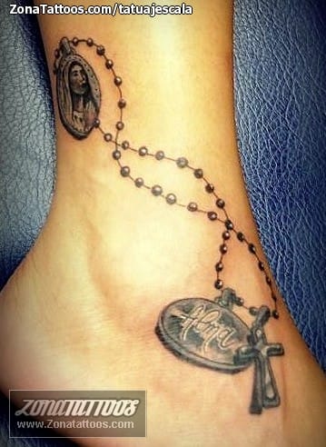 Foto de tatuaje Rosarios, Religiosos, Tobillo