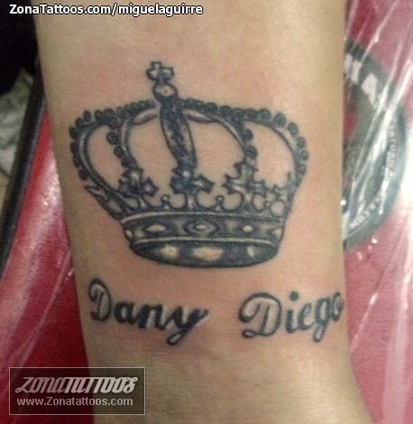 Tattoo of Crowns, Names, Letters