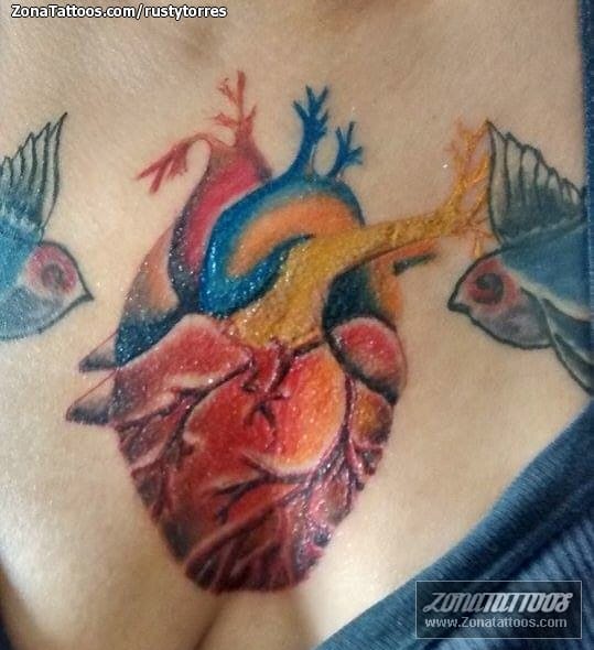 Foto de tatuaje Corazones, Surrealismo, Pecho