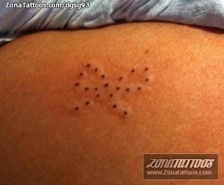 Foto de tatuaje Puntillismo, Lazos