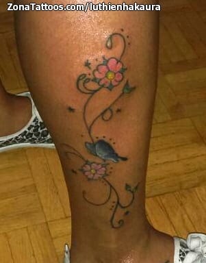 Tattoo photo Flowers, Vines, Leg