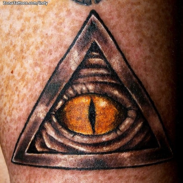 Foto de tatuaje Ojos, Triángulos