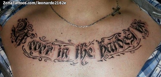 Foto de tatuaje Pecho, Letras, Frases