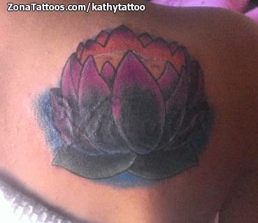 Foto de tatuaje Flores, Lotos, Omóplato