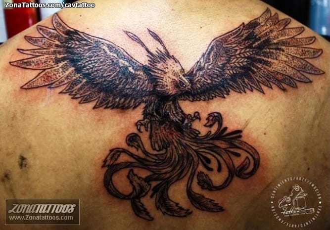 Foto de tatuaje Ave Fénix, Fantasía, Espalda