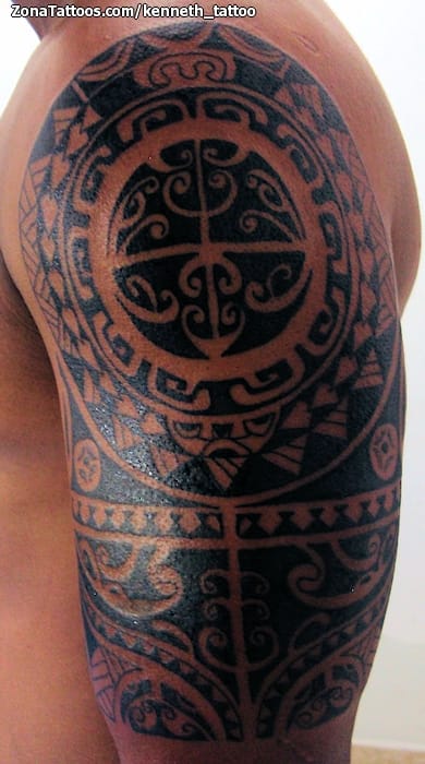 Tattoo photo Maori, Shoulder