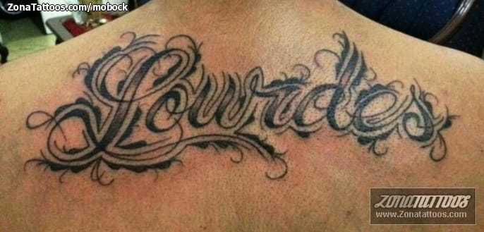 Foto de tatuaje Nombres, Espalda, Letras