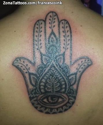 Foto de tatuaje Mano de Fátima, Espalda