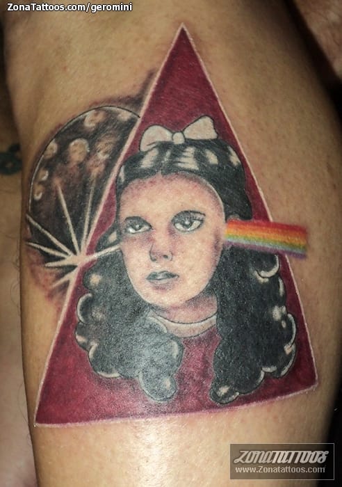 Foto de tatuaje Rostros, Triángulos, Arco Iris