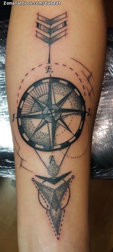 Tattoo photo Compass rose, Arrows, Pointillism