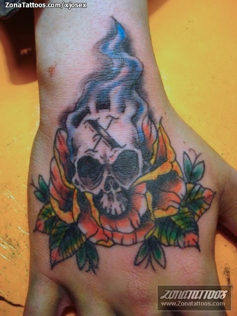 Foto de tatuaje Calaveras, Rosas, Mano