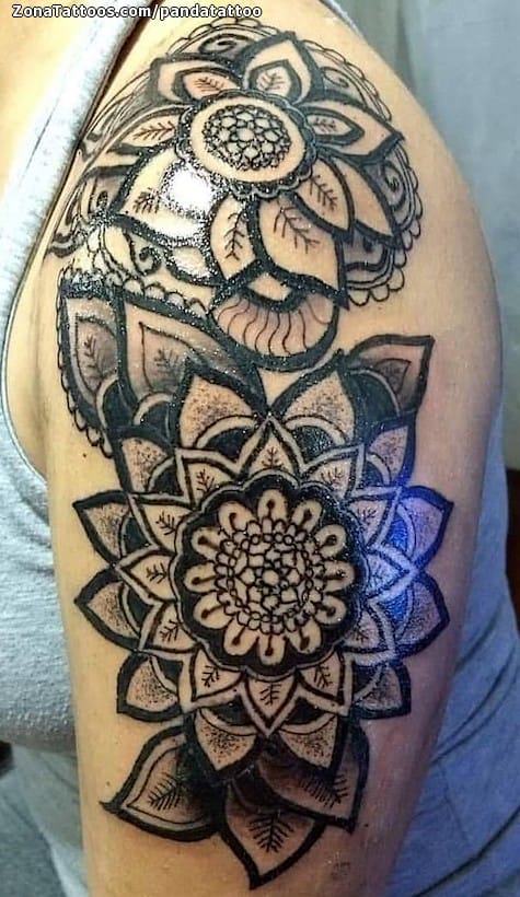 Foto de tatuaje Mándalas, Flores, Hombro